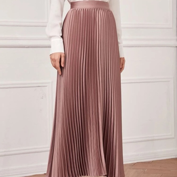 Rose gold stain skirt 💖 - Picture 4 of 6